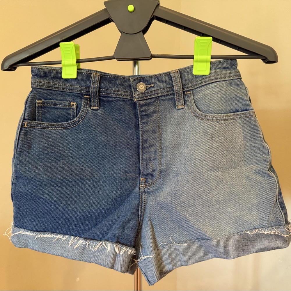 Hollister Ultra High-Rise Mom Short 3”